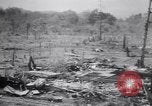 Immagine di Aviosuperficie di giapponese e piani a Lae distrutta dai bombardieri alleati Nuova Guinea, 1943, secondo 28 filmato di repertorio 65675030887