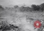 Immagine di Aviosuperficie di giapponese e piani a Lae distrutta dai bombardieri alleati Nuova Guinea, 1943, secondo 31 filmato di repertorio 65675030887