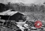 Immagine di Aviosuperficie di giapponese e piani a Lae distrutta dai bombardieri alleati Nuova Guinea, 1943, secondo 34 filmato di repertorio 65675030887