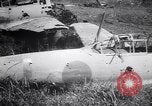 Immagine di Aviosuperficie di giapponese e piani a Lae distrutta dai bombardieri alleati Nuova Guinea, 1943, secondo 50 filmato di repertorio 65675030887