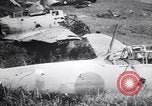 Immagine di Aviosuperficie di giapponese e piani a Lae distrutta dai bombardieri alleati Nuova Guinea, 1943, secondo 51 filmato di repertorio 65675030887