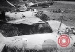 Immagine di Aviosuperficie di giapponese e piani a Lae distrutta dai bombardieri alleati Nuova Guinea, 1943, secondo 52 filmato di repertorio 65675030887