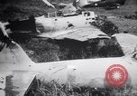 Immagine di Aviosuperficie di giapponese e piani a Lae distrutta dai bombardieri alleati Nuova Guinea, 1943, secondo 54 filmato di repertorio 65675030887