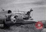 Immagine di Aviosuperficie di giapponese e piani a Lae distrutta dai bombardieri alleati Nuova Guinea, 1943, secondo 62 filmato di repertorio 65675030887