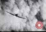 Standbild der amerikanischen und japanischen Air Combat New Guinea, 1943, aus Sekunde 10 historischem Filmmaterial Videoclip 65675030888