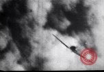 Standbild der amerikanischen und japanischen Air Combat New Guinea, 1943, aus Sekunde 12 historischem Filmmaterial Videoclip 65675030888
