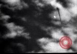 Standbild der amerikanischen und japanischen Air Combat New Guinea, 1943, aus Sekunde 18 historischem Filmmaterial Videoclip 65675030888