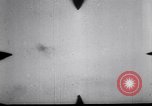 Standbild der amerikanischen und japanischen Air Combat New Guinea, 1943, aus Sekunde 25 historischem Filmmaterial Videoclip 65675030888