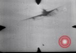 Standbild der amerikanischen und japanischen Air Combat New Guinea, 1943, aus Sekunde 34 historischem Filmmaterial Videoclip 65675030888