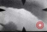 Standbild der amerikanischen und japanischen Air Combat New Guinea, 1943, aus Sekunde 41 historischem Filmmaterial Videoclip 65675030888