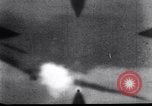 Standbild der amerikanischen und japanischen Air Combat New Guinea, 1943, aus Sekunde 43 historischem Filmmaterial Videoclip 65675030888