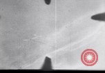 Standbild der amerikanischen und japanischen Air Combat New Guinea, 1943, aus Sekunde 46 historischem Filmmaterial Videoclip 65675030888