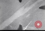 Standbild der amerikanischen und japanischen Air Combat New Guinea, 1943, aus Sekunde 54 historischem Filmmaterial Videoclip 65675030888