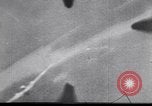 Standbild der amerikanischen und japanischen Air Combat New Guinea, 1943, aus Sekunde 55 historischem Filmmaterial Videoclip 65675030888