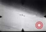 Standbild der amerikanischen und japanischen Air Combat New Guinea, 1943, aus Sekunde 61 historischem Filmmaterial Videoclip 65675030888