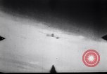 Standbild der amerikanischen und japanischen Air Combat New Guinea, 1943, aus Sekunde 62 historischem Filmmaterial Videoclip 65675030888