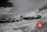 Immagine di B-25 bombardamento road Colletta Italia, 1943, secondo 4 filmato di repertorio 65675030890