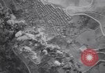 Immagine di B-25 bombardamento road Colletta Italia, 1943, secondo 17 filmato di repertorio 65675030890