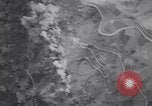 Immagine di B-25 bombardamento road Colletta Italia, 1943, secondo 29 filmato di repertorio 65675030890