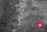 Immagine di B-25 bombardamento road Colletta Italia, 1943, secondo 34 filmato di repertorio 65675030890