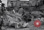 Immagine di Cleanup in Avellino Avellino Italia, 1943, secondo 29 filmato di repertorio 65675030894