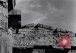 Image Soldats au temple grec de Hera Seconde Guerre Mondiale Paestum Italie, 1943, de la seconde 1 séquences d'archives historiques vidéo 65675030900
