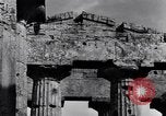 Image Soldats au temple grec de Hera Seconde Guerre Mondiale Paestum Italie, 1943, de la seconde 3 séquences d'archives historiques vidéo 65675030900