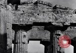 Image Soldats au temple grec de Hera Seconde Guerre Mondiale Paestum Italie, 1943, de la seconde 6 séquences d'archives historiques vidéo 65675030900