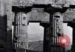Image Soldats au temple grec de Hera Seconde Guerre Mondiale Paestum Italie, 1943, de la seconde 9 séquences d'archives historiques vidéo 65675030900