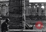 Image Soldats au temple grec de Hera Seconde Guerre Mondiale Paestum Italie, 1943, de la seconde 21 séquences d'archives historiques vidéo 65675030900