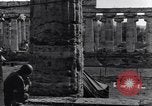 Image Soldats au temple grec de Hera Seconde Guerre Mondiale Paestum Italie, 1943, de la seconde 23 séquences d'archives historiques vidéo 65675030900