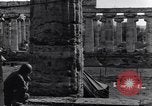 Image Soldats au temple grec de Hera Seconde Guerre Mondiale Paestum Italie, 1943, de la seconde 29 séquences d'archives historiques vidéo 65675030900