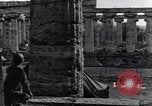 Image Soldats au temple grec de Hera Seconde Guerre Mondiale Paestum Italie, 1943, de la seconde 31 séquences d'archives historiques vidéo 65675030900