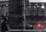 Image Soldats au temple grec de Hera Seconde Guerre Mondiale Paestum Italie, 1943, de la seconde 32 séquences d'archives historiques vidéo 65675030900