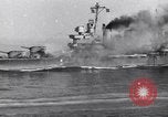 Standbild Cruiser Savannah von deutschen Radio-geführte Bombe getroffen Agropoli Italien, 1943, aus Sekunde 4 historischem Filmmaterial Videoclip 65675030902