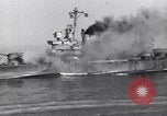 Standbild Cruiser Savannah von deutschen Radio-geführte Bombe getroffen Agropoli Italien, 1943, aus Sekunde 6 historischem Filmmaterial Videoclip 65675030902