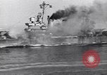 Standbild Cruiser Savannah von deutschen Radio-geführte Bombe getroffen Agropoli Italien, 1943, aus Sekunde 7 historischem Filmmaterial Videoclip 65675030902