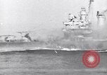 Standbild Cruiser Savannah von deutschen Radio-geführte Bombe getroffen Agropoli Italien, 1943, aus Sekunde 10 historischem Filmmaterial Videoclip 65675030902