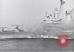 Standbild Cruiser Savannah von deutschen Radio-geführte Bombe getroffen Agropoli Italien, 1943, aus Sekunde 11 historischem Filmmaterial Videoclip 65675030902