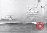 Standbild Cruiser Savannah von deutschen Radio-geführte Bombe getroffen Agropoli Italien, 1943, aus Sekunde 12 historischem Filmmaterial Videoclip 65675030902