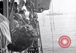 Standbild Cruiser Savannah von deutschen Radio-geführte Bombe getroffen Agropoli Italien, 1943, aus Sekunde 13 historischem Filmmaterial Videoclip 65675030902