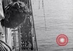 Standbild Cruiser Savannah von deutschen Radio-geführte Bombe getroffen Agropoli Italien, 1943, aus Sekunde 15 historischem Filmmaterial Videoclip 65675030902