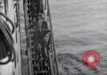 Standbild Cruiser Savannah von deutschen Radio-geführte Bombe getroffen Agropoli Italien, 1943, aus Sekunde 17 historischem Filmmaterial Videoclip 65675030902