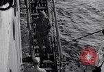 Standbild Cruiser Savannah von deutschen Radio-geführte Bombe getroffen Agropoli Italien, 1943, aus Sekunde 19 historischem Filmmaterial Videoclip 65675030902