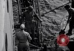 Standbild Cruiser Savannah von deutschen Radio-geführte Bombe getroffen Agropoli Italien, 1943, aus Sekunde 20 historischem Filmmaterial Videoclip 65675030902
