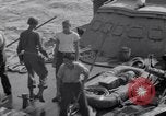 Standbild Cruiser Savannah von deutschen Radio-geführte Bombe getroffen Agropoli Italien, 1943, aus Sekunde 24 historischem Filmmaterial Videoclip 65675030902