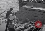 Standbild Cruiser Savannah von deutschen Radio-geführte Bombe getroffen Agropoli Italien, 1943, aus Sekunde 25 historischem Filmmaterial Videoclip 65675030902