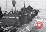 Standbild Cruiser Savannah von deutschen Radio-geführte Bombe getroffen Agropoli Italien, 1943, aus Sekunde 27 historischem Filmmaterial Videoclip 65675030902