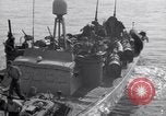 Standbild Cruiser Savannah von deutschen Radio-geführte Bombe getroffen Agropoli Italien, 1943, aus Sekunde 29 historischem Filmmaterial Videoclip 65675030902