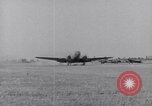 Image C-47 Aéronefs Paestum Italie, 1943, de la seconde 5 séquences d'archives historiques vidéo 65675030903